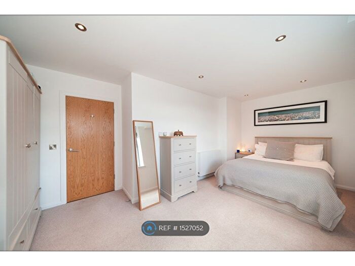 1 Bedroom Flat To Rent In Norwich House, London, SW16