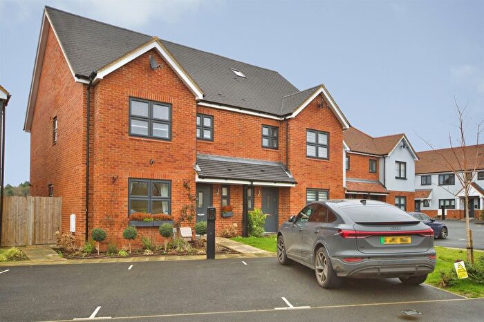 4 Bedroom Semi-Detached House For Sale In Meadow View, Nazeing, Waltham Abbey, EN9