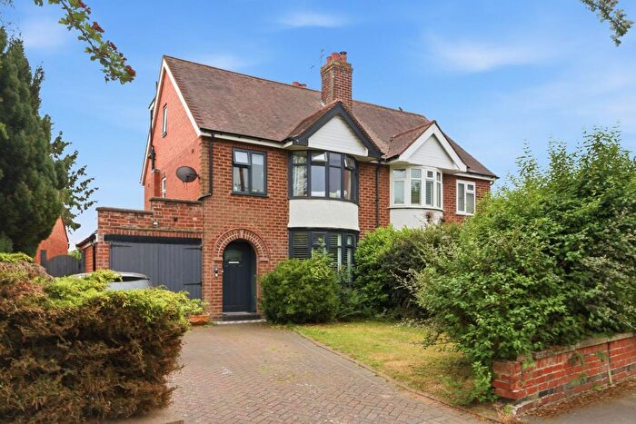 4 Bedroom Semi-Detached House For Sale In Dickins Road, Warwick, CV34