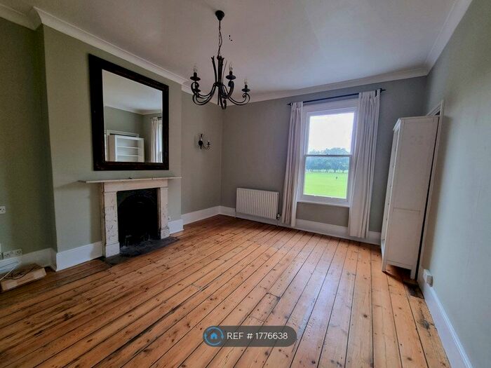 3 Bedroom Flat To Rent In Fairfield West, Kingston Upon Thames, KT1