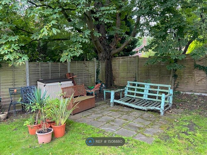 2 Bedroom Flat To Rent In Palace Road, London, SW2