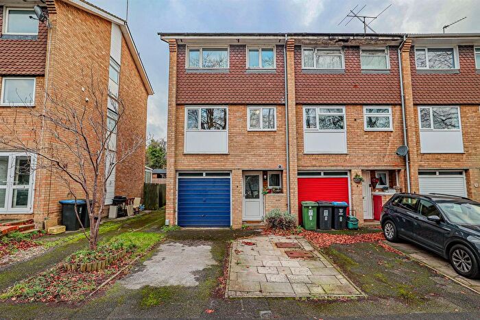 3 Bedroom Town House For Sale In Westview Rise, Hemel Hempstead, HP2
