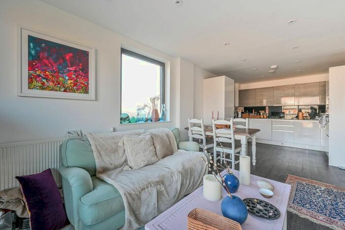 2 Bedroom Flat To Rent In Essex Wharf, Upper Clapton, London, E5