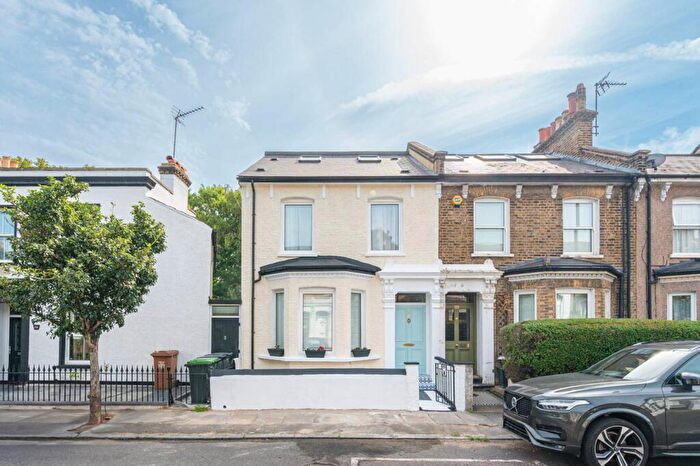 4 Bedroom End Of Terrace House For Sale In Malpas Road, Brockley, London, SE4