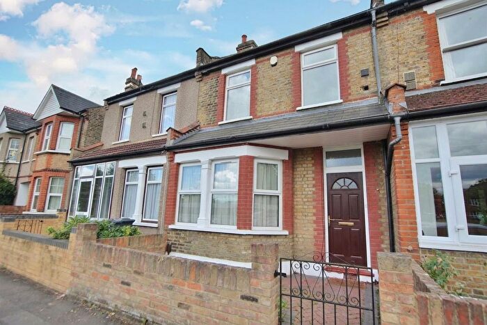 3 Bedroom Terraced House For Sale In Livingstone Road, Hounslow, TW3