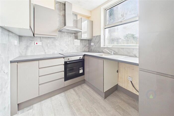 1 Bedroom Flat To Rent In Abington Square, Northampton, Northamptonshire, NN1