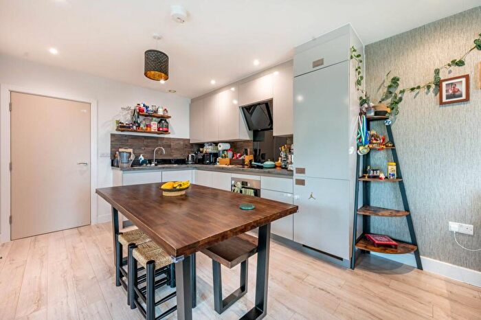 2 Bedroom Flat To Rent In New Willow House, Plaistow, London, E13