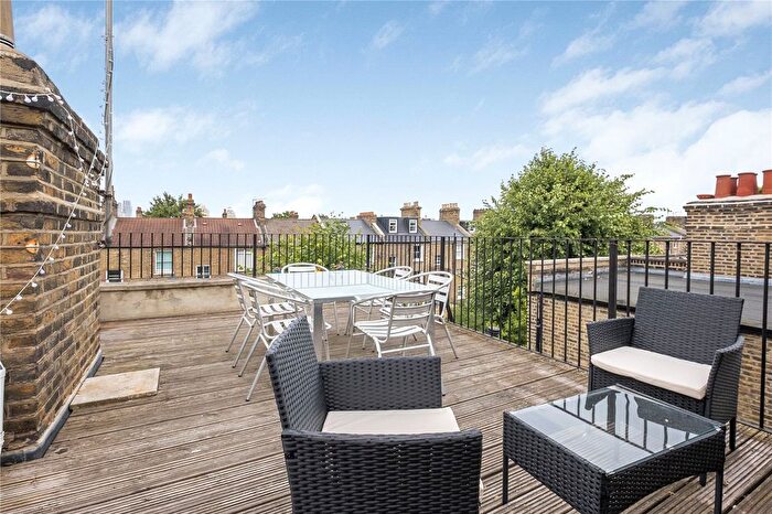 3 Bedroom Flat To Rent In Sandmere Road, London, SW4