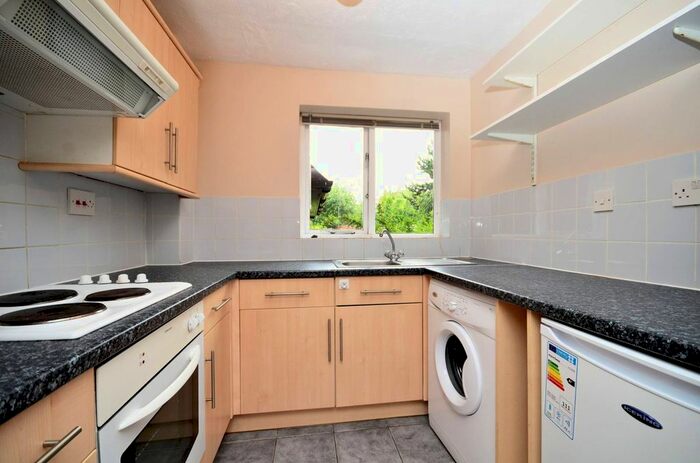 Studio To Rent In Linwood Close, Camberwell, London, SE5