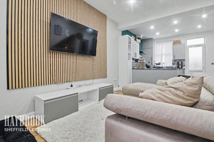 3 Bedroom Terraced House To Rent In Pontefract Road, Barnsley, S72