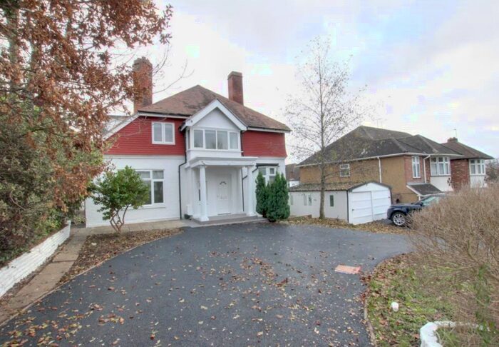 4 Bedroom Detached House To Rent In Slades Hill, Enfield EN2