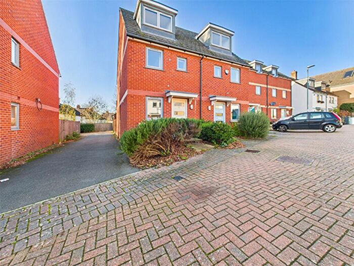 3 Bedroom Semi Detached House For Sale In Graces Field, Stroud, Gloucestershire, GL5