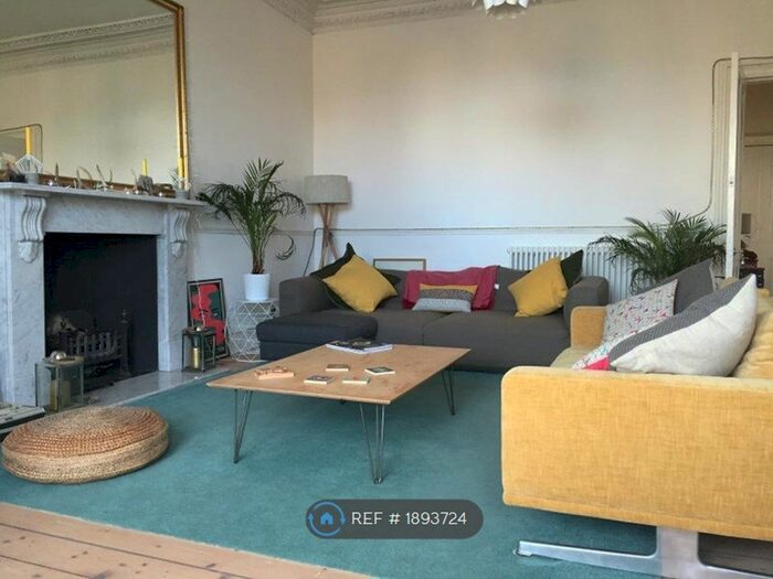 3 Bedroom Flat To Rent In Brighton Place, Edinburgh, EH15