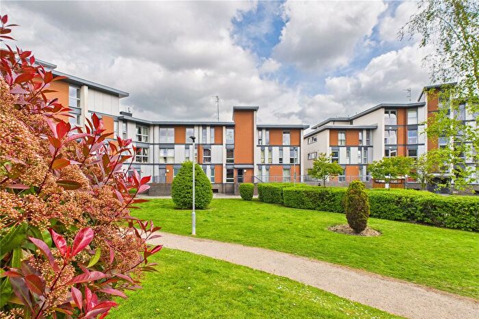 2 Bedroom Flat To Rent In Commonwealth Drive, Three Bridges, Crawley, West Sussex, RH10