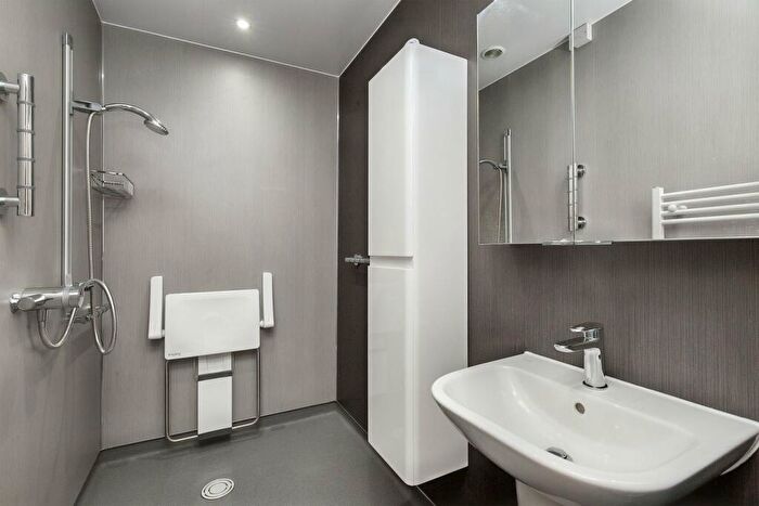 2 Bedroom Flat For Sale In St Stephen Street, Edinburgh, EH3