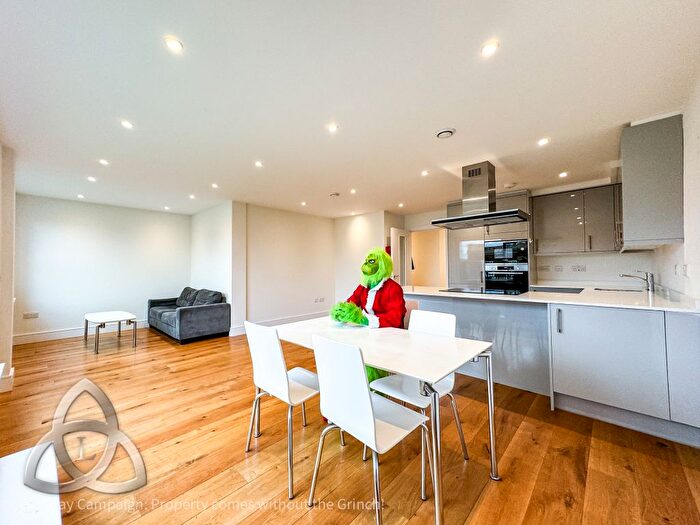 3 Bedroom Flat To Rent In Kilburn High Road, NW6