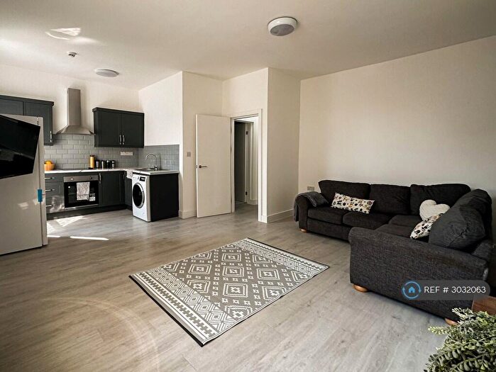 2 Bedroom Flat To Rent In Balmoral Road, Liverpool, L6