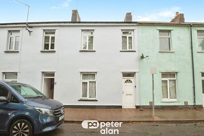 3 Bedroom Semi Detached House For Sale In Elm Street, Cardiff, CF24