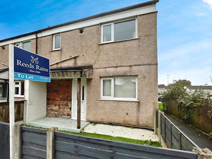 3 Bedroom End Of Terrace House To Rent In Calver Close, Glossop, Derbyshire, SK13