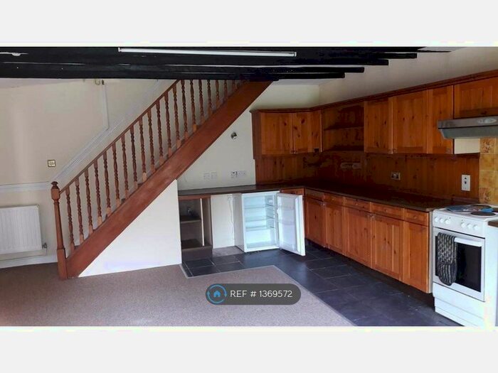 2 Bedroom Flat To Rent In Priory House, Launceston, PL15