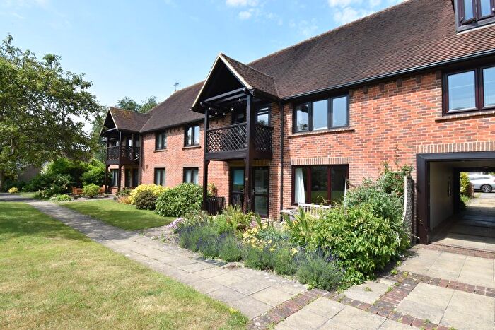2 Bedroom Flat For Sale In Atwater Court, Lenham, ME17