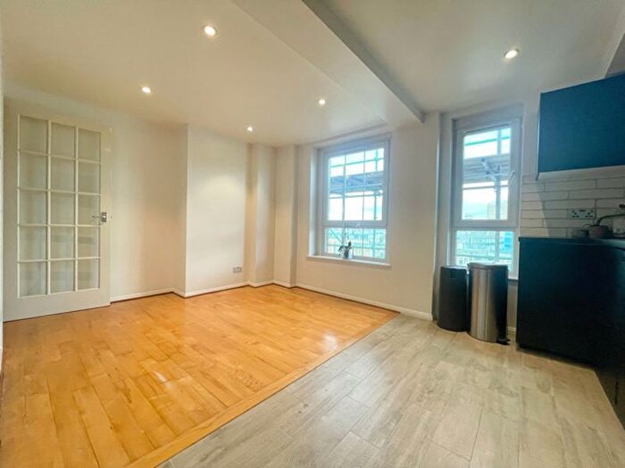 2 Bedroom Flat To Rent In Ainsley Street, London, E2