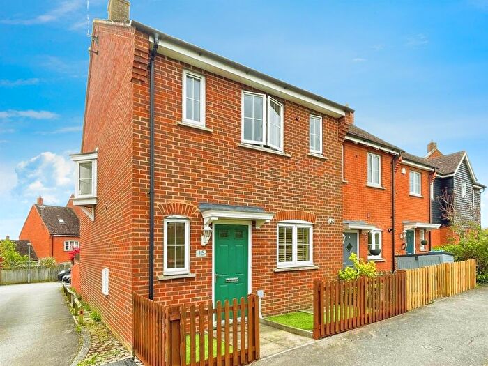 3 Bedroom End Terrace House For Sale In Leys Close, Aylesbury, HP19