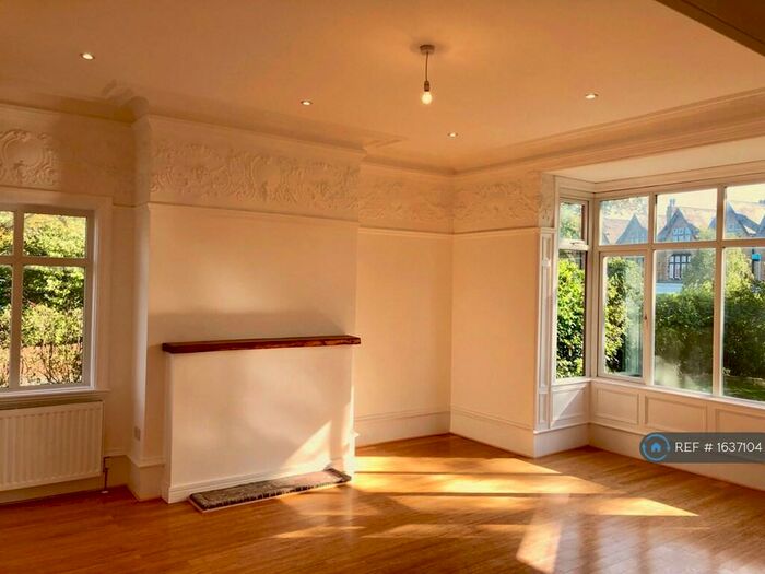 2 Bedroom Flat To Rent In Street Lane, Leeds, LS8