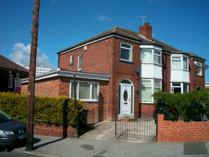 4 Bedroom End Of Terrace House To Rent In Eden Drive, Headingley, Leeds, LS4