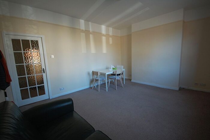 2 Bedroom Flat To Rent In Brooks Road, London, W4