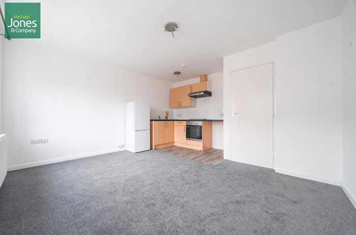 1 Bedroom Flat To Rent In Selden Road, Worthing, West Sussex, BN11