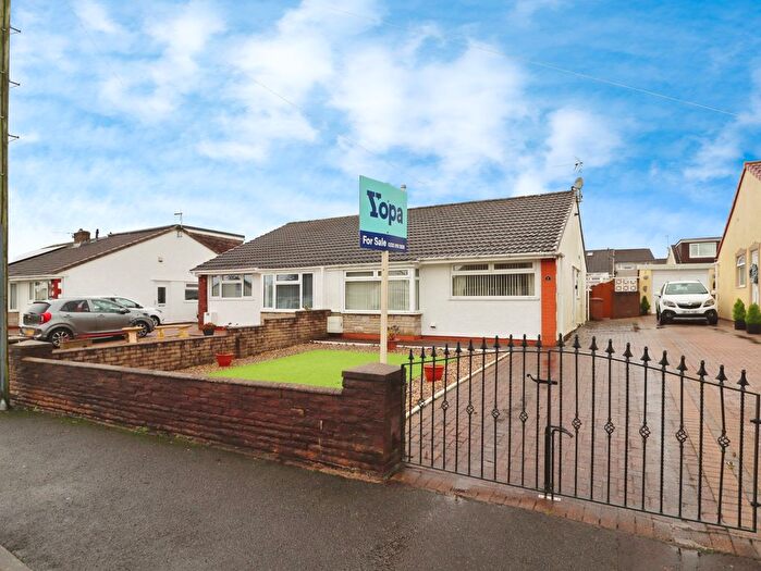 2 Bedroom Bungalow For Sale In Julians Close, Hengoed, CF82