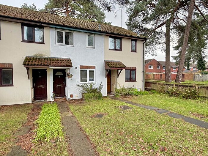 2 Bedroom Barn Conversion For Sale In Swift Close, Creekmoor, BH17