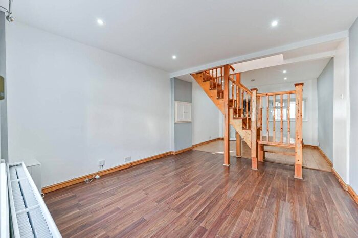 2 Bedroom House To Rent In Addington Road, Croydon, CR0