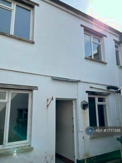 2 Bedroom Flat To Rent In Litchdon Street, Barnstaple, EX32