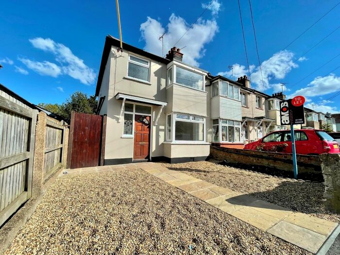 3 Bedroom Semi-Detached House To Rent In Meadow Road, Hadleigh, Benfleet, SS7