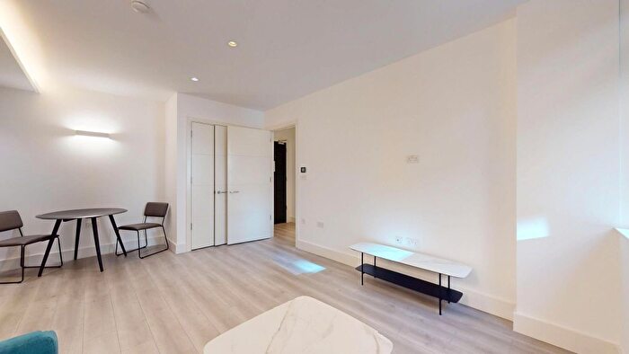 1 Bedroom Flat To Rent In New Horizons Court, Brentford, TW8