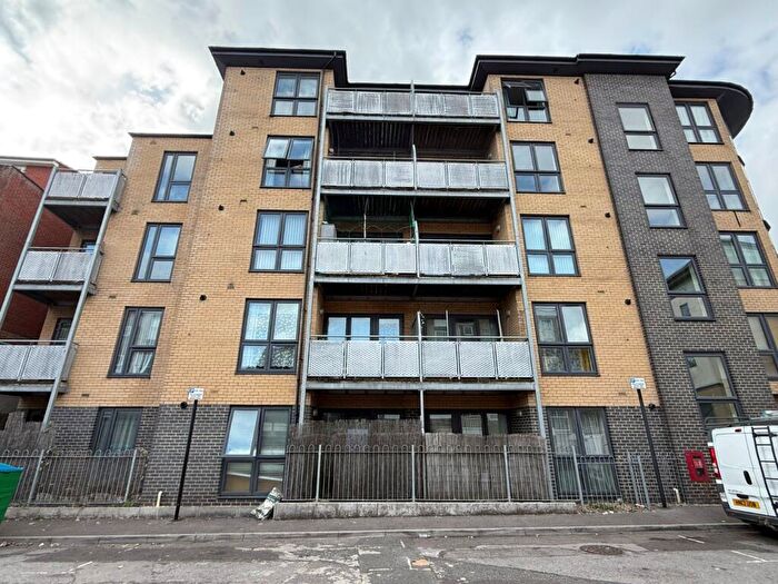 1 Bedroom Flat To Rent In Canal Walk, Southampton, Hampshire, SO14