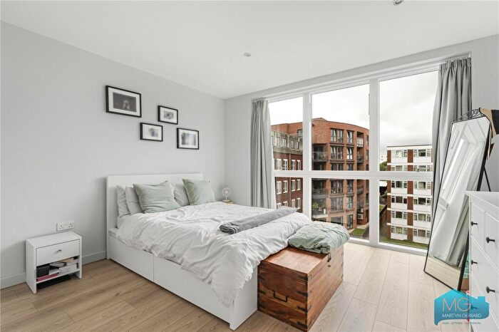 2 Bedroom Apartment For Sale In Shakespeare Road, London, N3