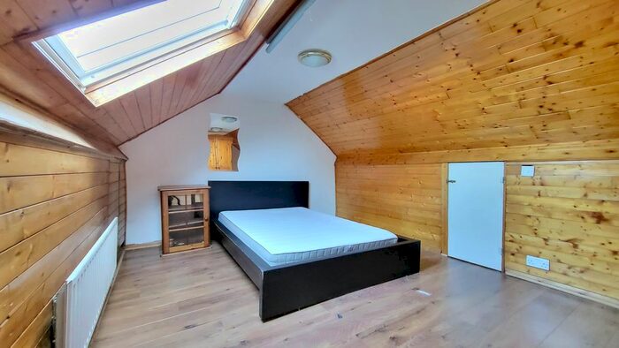 3 Bedroom Flat To Rent In Overton Road, London, E10