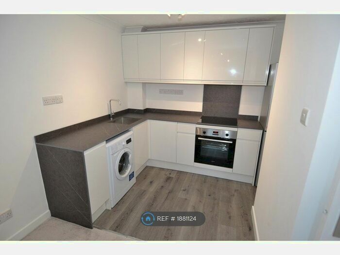 1 Bedroom Flat To Rent In Romana Court, Staines-Upon-Thames, TW18
