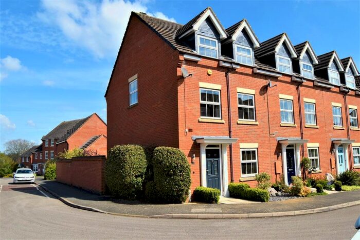 4 Bedroom Town House For Sale In Sculthorpe Close, Oakham, LE15