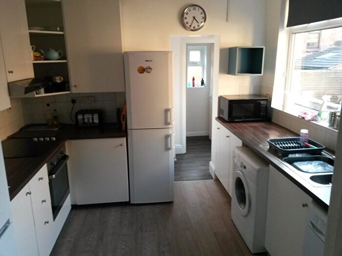 4 Bedroom End Of Terrace House To Rent In Derby Grove - Bed / Bath, NG7