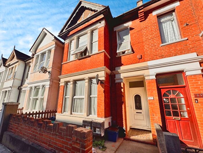 2 Bedroom Flat To Rent In Elmer Avenue, Southend-On-Sea, SS1