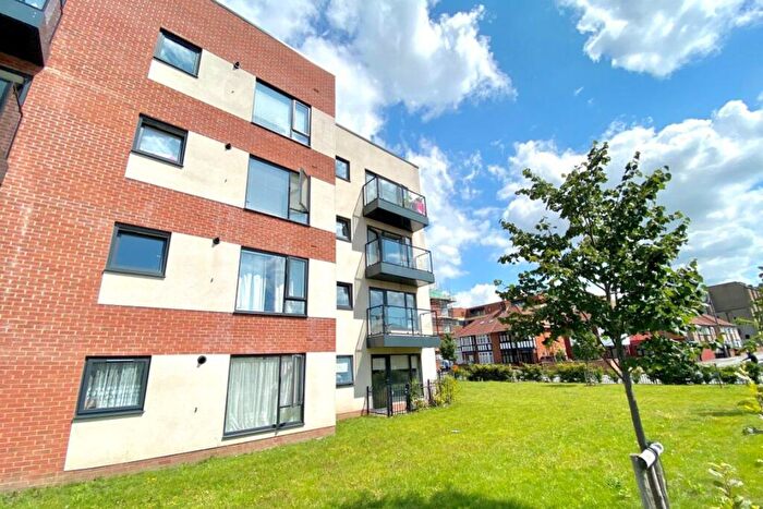 2 Bedroom Flat To Rent In Finefield Walk, SL1