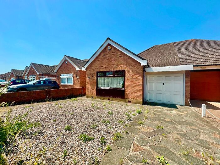 3 Bedroom Bungalow For Sale In Newhall Drive, Romford, RM3