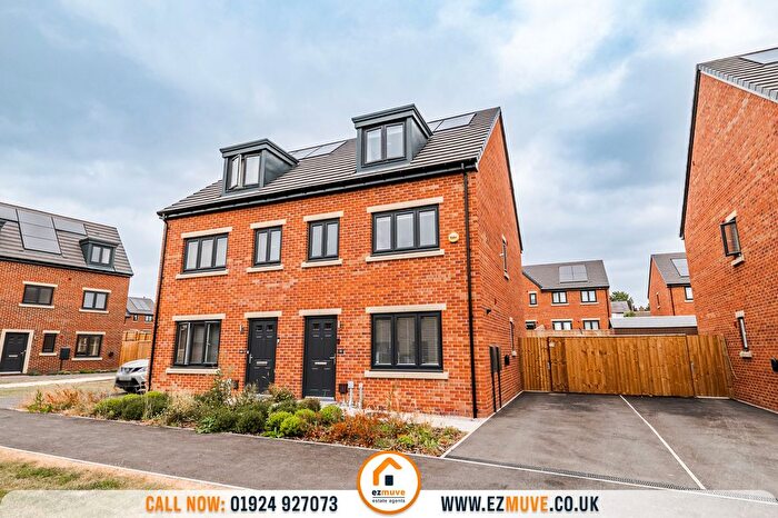 3 Bedroom Semi-Detached House For Sale In Blossom Walk, Soothill, WF17