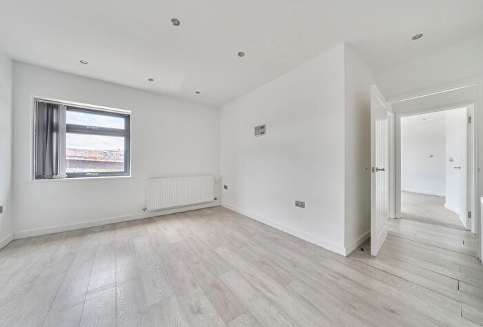 2 Bedroom Flat For Sale In Marsh Road, Bristol, Somerset, BS3