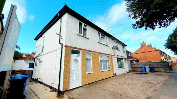 2 Bedroom Flat To Rent In Windmill Ave, Kettering, Northants, NN16