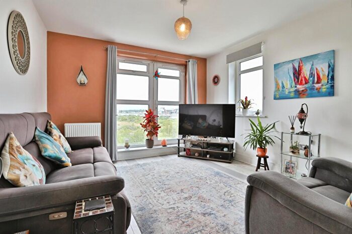 2 Bedroom Flat For Sale In Jefferson Avenue, Poole, BH15